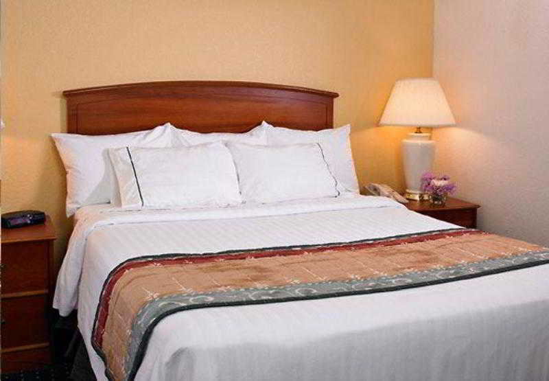 Towneplace Suites By Marriott Финдли Экстерьер фото